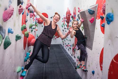 Lizzie and Lucienne bouldering Lizzie and Lucienne bouldering